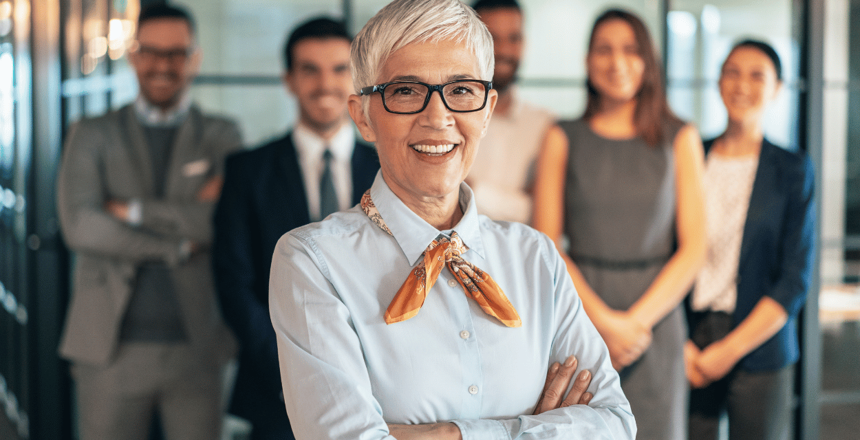 Freelance senior : pourquoi le portage salarial sécurise votre activité